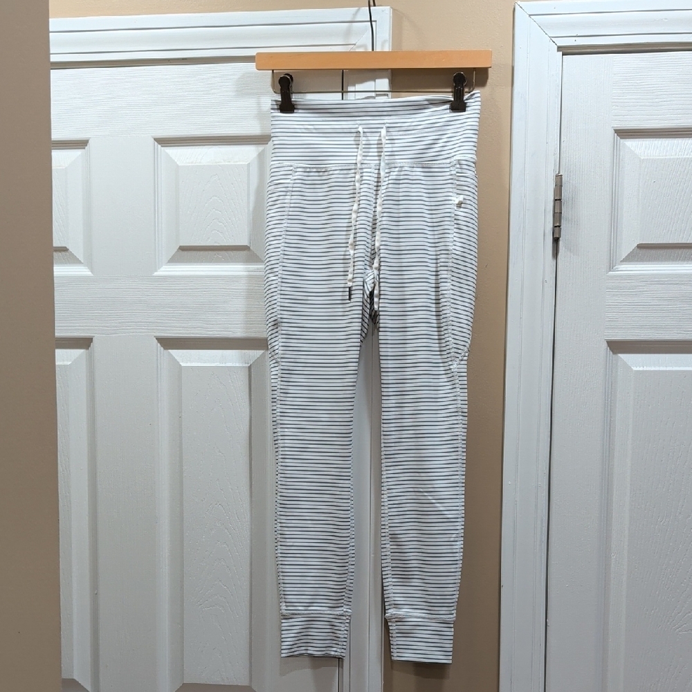 HALARA Black & White Striped High-Waist Pants